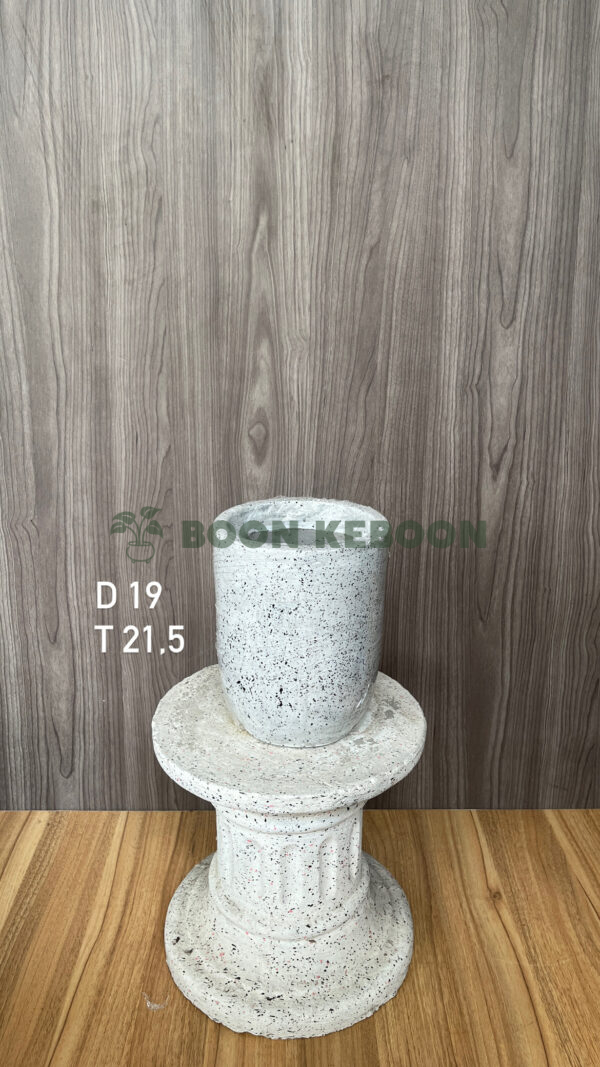 F89C8E4C-401C-4020-833B-71C7BD5708CB Pot Putih Kapsul Sedang